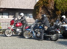 大型バイクは押したり引いたりが大変