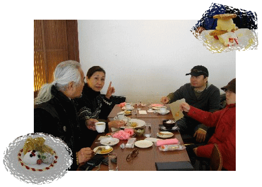 春華堂のカフェでケーキタイム