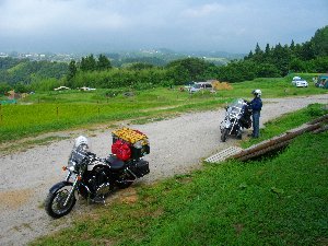 管理棟前から帰路へ