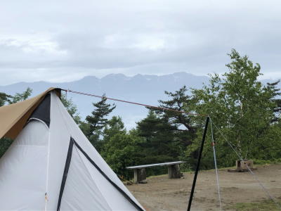 雲の切れ間からアルプスが見えた