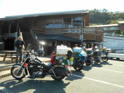 管理棟で受け付け 管理棟で受け付け