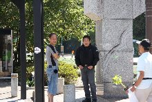 トラ親父さんを中心に談笑タイム