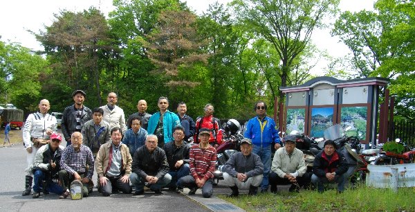 明治村北口前で集合写真 明治村北口前で集合写真