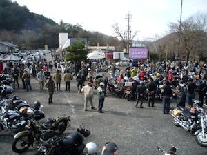 貸し切りの駐車場のはず 貸し切りの駐車場のはず