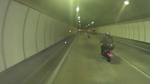 内津トンネルを抜ける