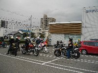 市内の空は暗い