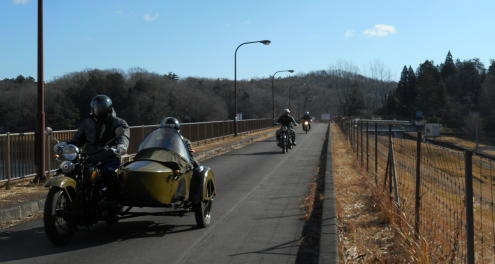 堤防道路を走る一宮組 堤防道路を走る一宮組