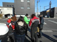 係の親父さんに料金を払います